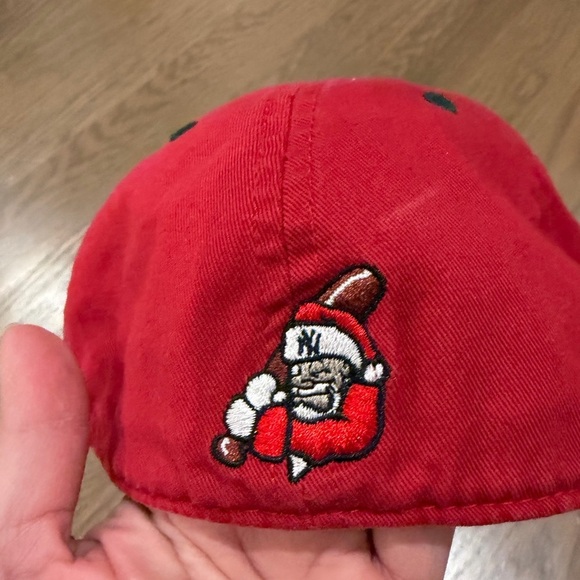 VINTAGE TWINS ENTERPRISE NEW YORK YANKEES SANTA CHRISTMAS STRAP BACK HAT size S main image 5